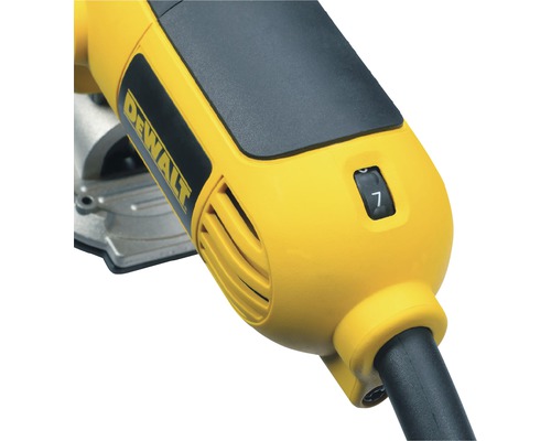 Detaljvy av en DeWalt spårfräs med djupjustering