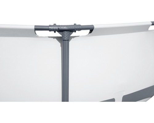 Detaljvy av en ram бассейн med stålram och poolfolie