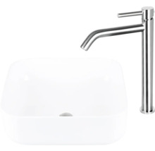 Tvättställsskål av keramik med tvättställsblandare av metall