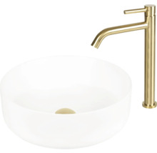 Tvättställ i keramik med guldfärgad blandare