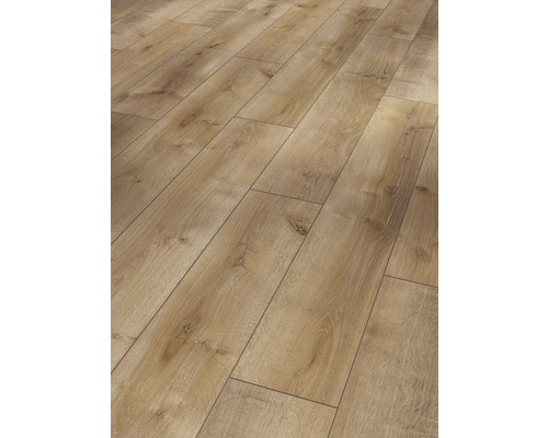 Lagt laminatgolv i trädesign