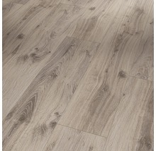 Lagt laminatgolv med träutseende för inomhusbruk.