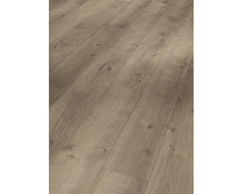 Närbild av laminatgolv med träutseende