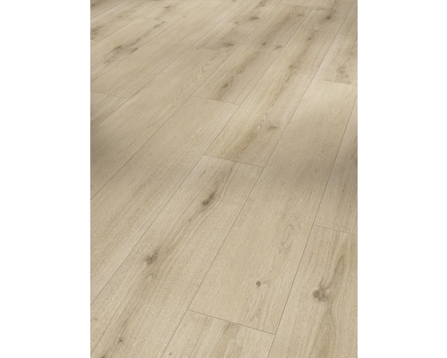 Lagt laminat med träutseende