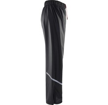 Svarta regnbyxor med resår i midjan och reflexränder.