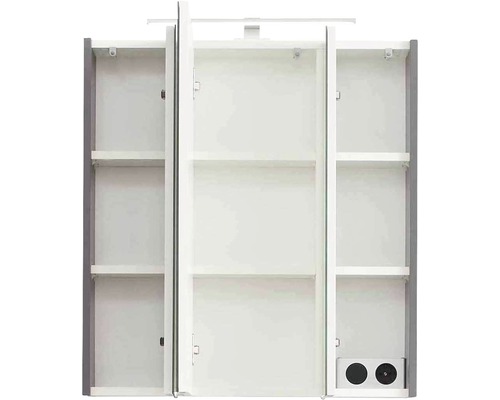 Öppet spegelskåp med hyllor