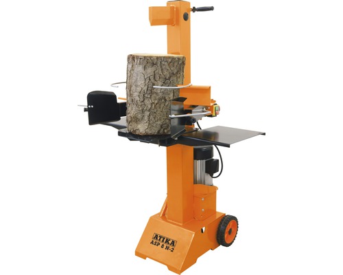 Vedklyv med trädstam