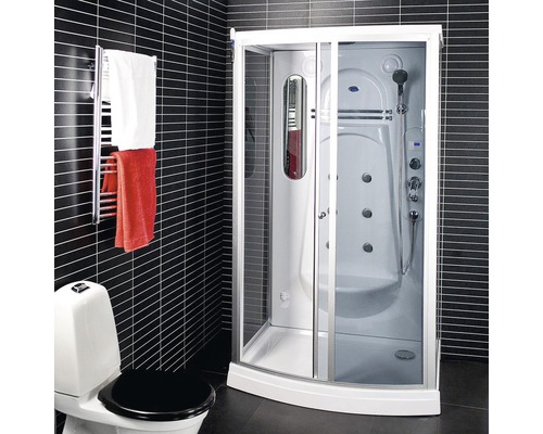 Modernt badrum med duschkabin, handdukstork och toalett