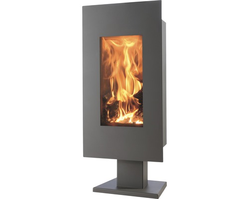 Fristående vedeldad kamin med eldstad