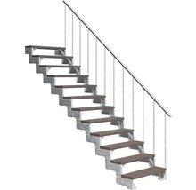 Ståltrappa med trätsteg och räcke