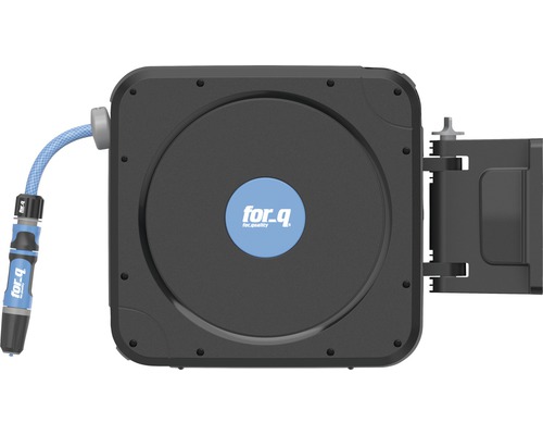 Upprullare med trädgårdsslang och väggfäste