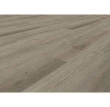 Golv av vinylplankor med trästruktur