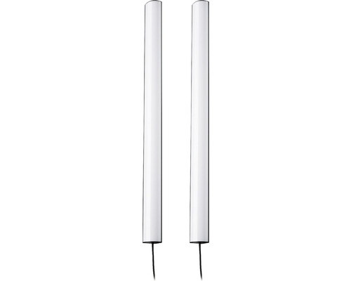 Två vita designradiatorer med kabelanslutning