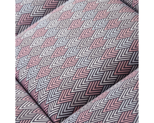 Närbild av kuddar med geometriskt mönster