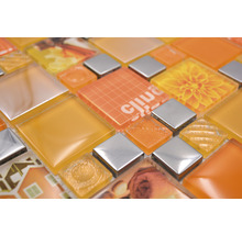 Mosaikplattor i orange och silver