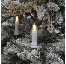 LED-ljus på julgran på en snötäckt julgran