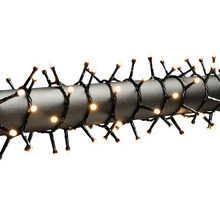 Ljusslinga med varmvita lampor lindade runt en stolpe