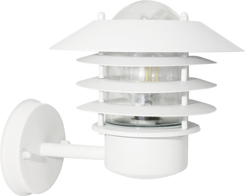 Vit vägglampa med flerskiktad lampskärm