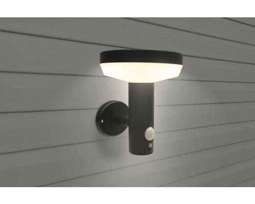 Vägglampa med rörelsesensor