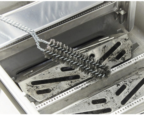 Grillrengöringsborste som används för att rengöra en grill.