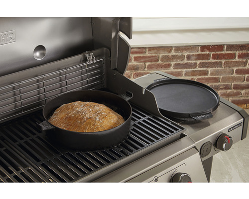 Brödbakning i en holländsk ugn på en gasolgrill