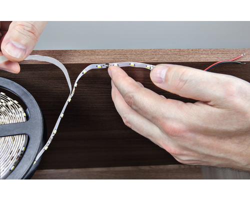 Montering av LED-remsa på en möbel