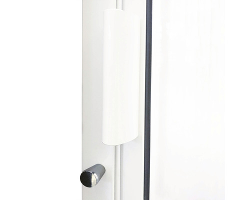 Detaljvy av duschkabin med dörrhandtag och vred