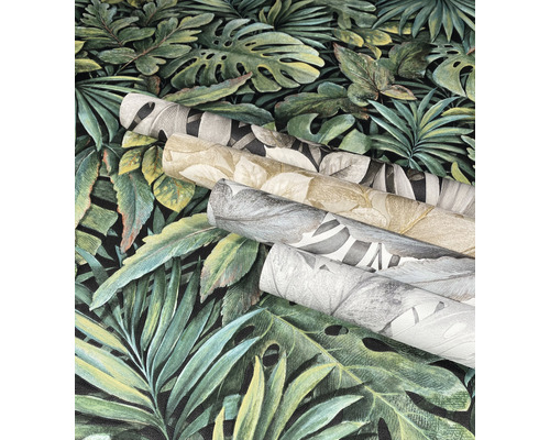 Olika tapetrullar med bladmönster mot en bakgrund med tropiska blad