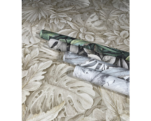 Flera tapetrullar med bladmönster