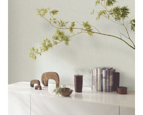 Dekorativt rum med tapeter, möbler och tillbehör