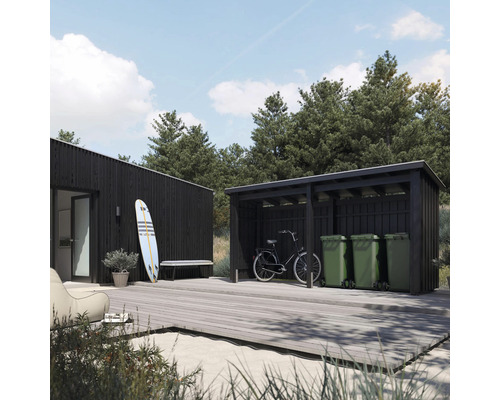 Uteplats med modernt trähus, soptunneskåp, cykel och surfbräda