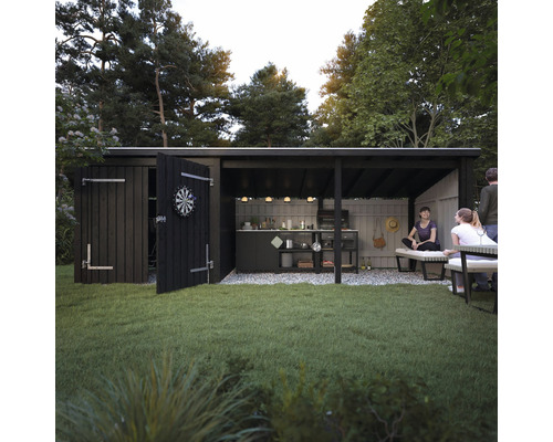 Trädgårdshus med öppet kök och sittplats i trädgården