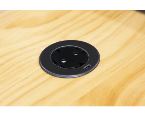 Bordsuttag med USB-anslutning på en träyta