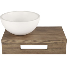 Dekorativ skål på träbricka