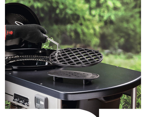 Grill med gjutjärnsgaller och grillhandske