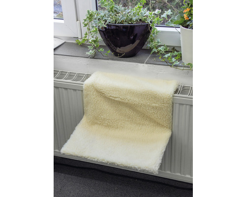 Element med lammskinnfäll i interiör