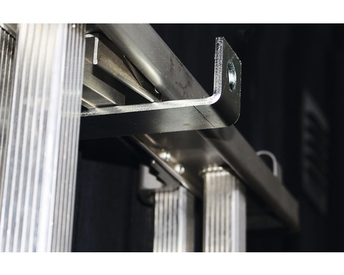 Detaljvy av en aluminiumstege med robusta stegpinnar