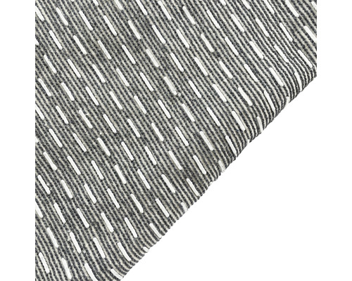 Dekorativt tyg med randigt mönster och broderi