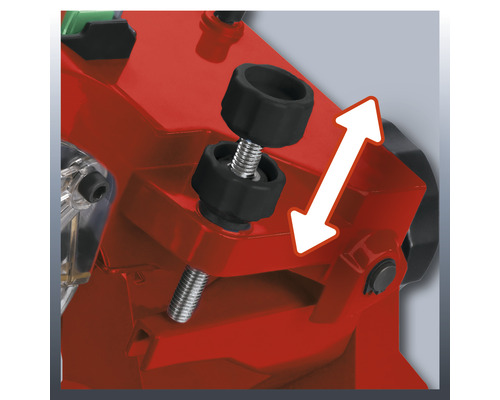 Detaljvy av en såg med justerskruv och pil för att illustrera justerbarheten