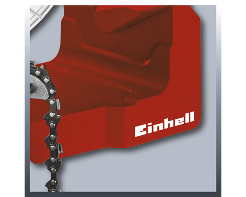 Detaljvy av en Einhell motorsåg med Einhell-logotyp.