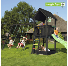 Jungle Gym lekplats med gunga, rutschkana och sandlåda i trädgården.
