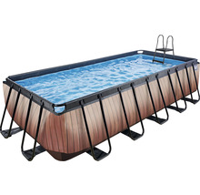 Rektangulär pool med trälook och stege