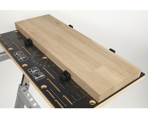 Arbetsbänk med träskiva och spännbackar