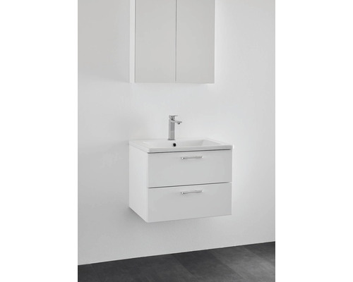 Tvättställ med underskåp och spegelskåp för väggmontering