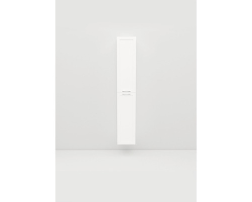 Vitt högskåp med två dörrar och smala handtag