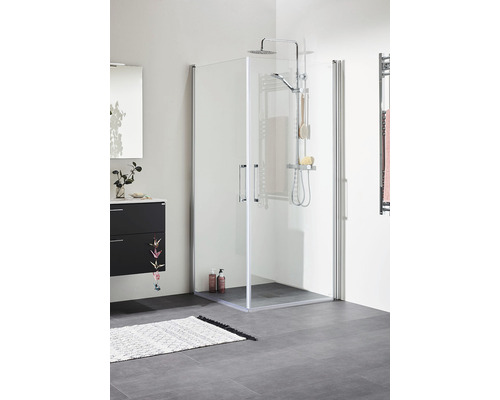 Badrum med duschkabin, tvättställsskåp och handdukstork