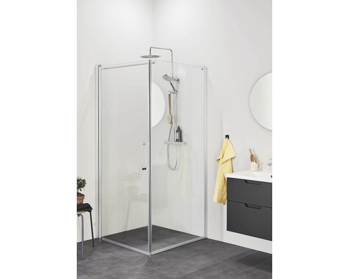 Modernt badrum med duschkabin, tvättställ och spegel