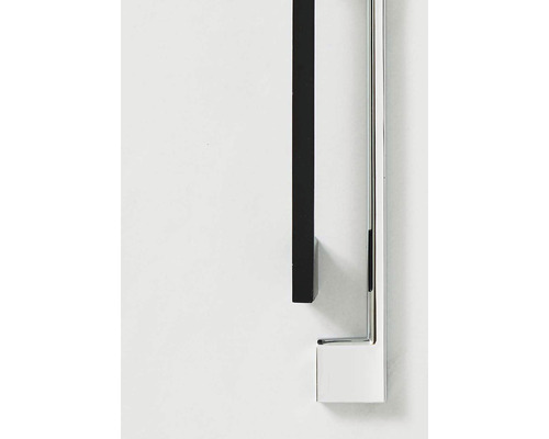 Detaljbild av en handdukshängare i metall