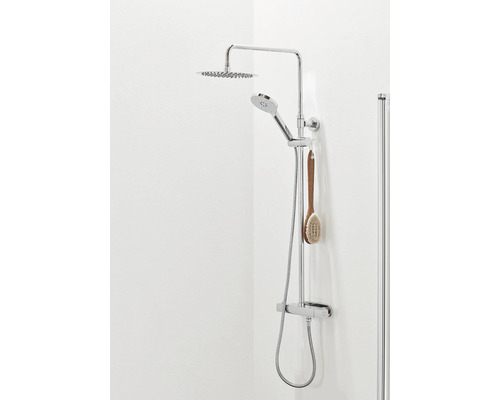 Duschsystem med huvud- och handdusch i ett badrum