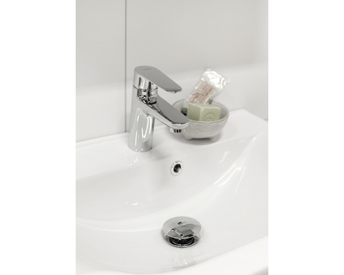 Tvättställ med blandare och tvål